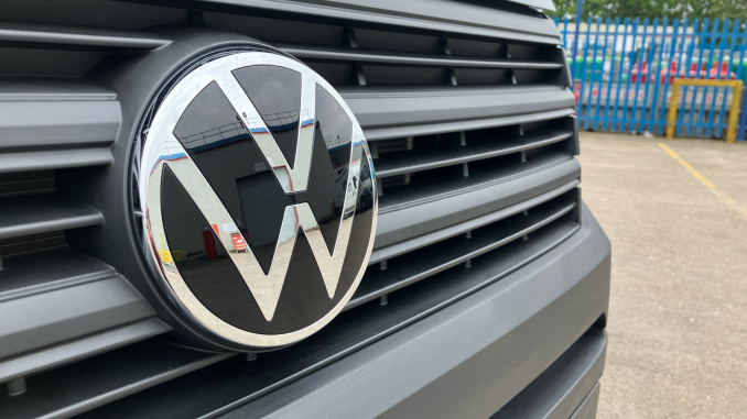 Volkswagen Crafter Cr35 Mwb Diesel Fwd 2.0 TDI 140PS Commerce Business High Roof Van - Image 25